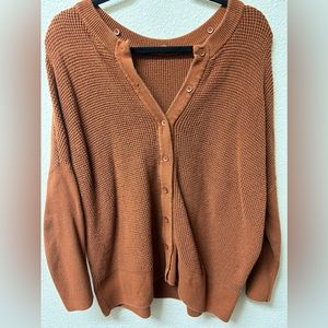 Vetta Convertible Brown Oversized Sweater. Converts to a turtleneck sweater